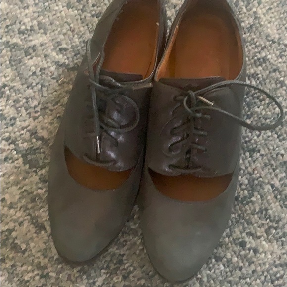 Shoes - Picture 4 of 4